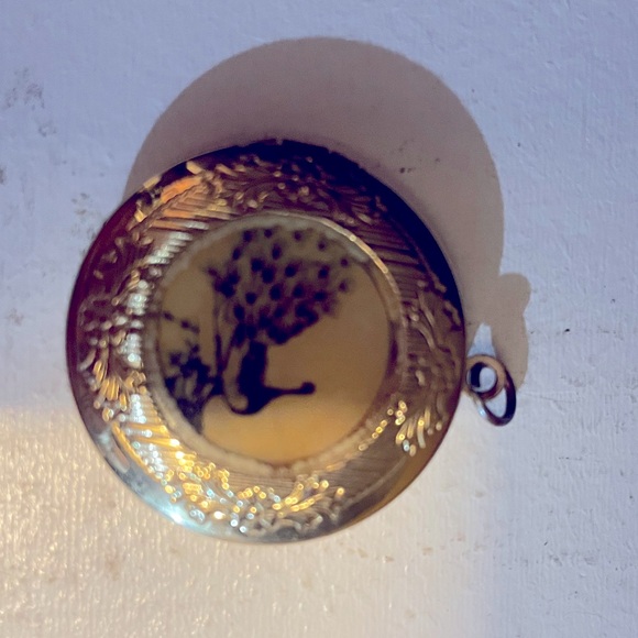 Golden peacock locket - Picture 1 of 1